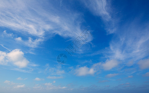 蓝天 有云彩背景天空地平线气候天蓝色气氛天堂阳光晴天天气季节图片