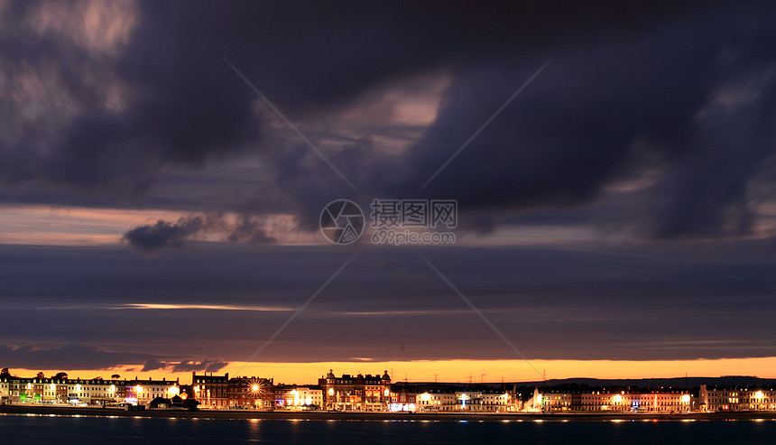 英国杜斯克韦茅斯海滨天空全景日落蓝色日出旅行波浪地平线海岸海滩图片