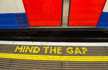 留心缺口 警告伦敦地下的地铁蓝色地面运输城市头脑英语速度插图平台管子图片
