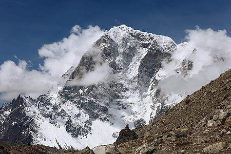 雪雪山天空活动环境冰川蓝色岩石高山远足爬坡旅行图片
