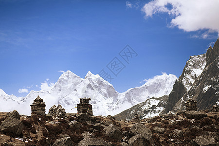 雪雪山岩石蓝色环境远足高山天空全景旅行顶峰山峰图片