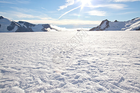冬季风景薄雾岩石公园远景荒野假期旅行旅游顶峰蓝色图片
