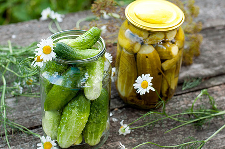 家里的黄瓜罐头香料晴天补给品营养烹饪产品花朵食物雏菊银行图片