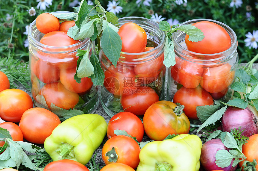 在家里煮番茄黄瓜营养草本植物蔬菜补给品农场茴香饮食花园香料图片
