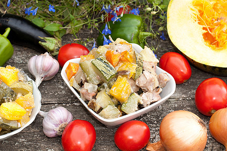蔬菜炖肉和肉营养食物花朵南瓜茄子洋葱盘子肉类胡椒桌子图片