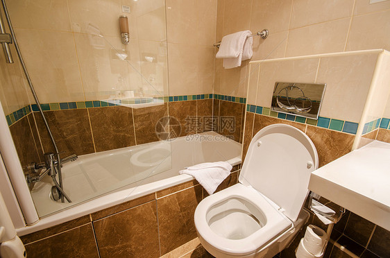 现代洗手间中的厕所奢华房间座位地面酒店陶瓷浴室民众龙头卫生图片