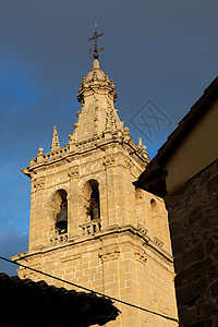 Bri教堂的贝尔塔 作为西班牙拉里奥哈旅游文化石头游客建筑学宗教太阳钟声阴影晴天图片