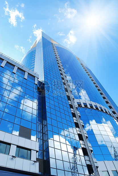 现代办公楼技术商业蓝色窗户景观场景办公室建筑天空阳光图片