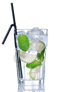 莫吉托鸡尾酒反射热带草本植物食物苏打酒精薄荷玻璃水果稻草图片
