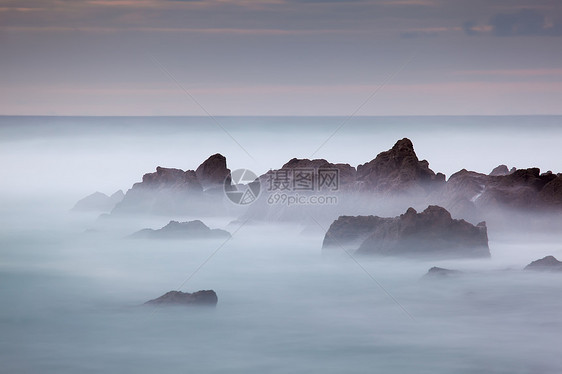 西班牙海滩粗糙度天空地区海洋岩石布里科石头图片