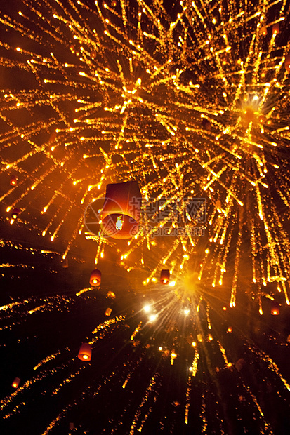 天空灯笼烟火节 泰国清迈派对游客蜡烛文化气球天空节日传统旅行新年图片