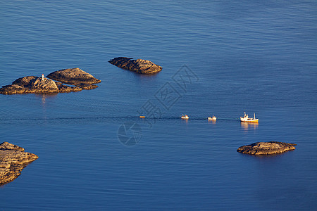 落岩岛岛屿灯塔胰岛全景钓鱼海洋风景海景渔船峡湾图片