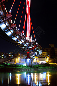 台湾夜里桥戏剧性商业建筑车道路口曲线运输反射旅行穿越图片