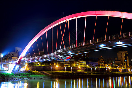 台湾夜里桥建筑曲线路口商业车道旅行反射地标城市运输图片