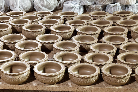 散布着大团黏土锅工作装饰阳光陶器工艺手工业花瓶旅行文化团体图片