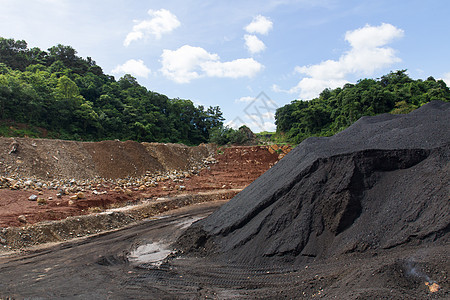 煤炭储存天空森林力量矿物石头工业岩石库存燃料树木图片