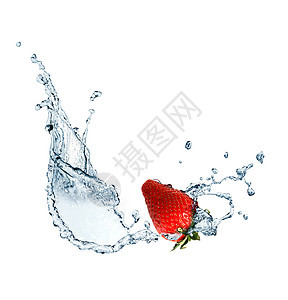 水中的草莓打扫浆果红色飞溅溪流水果水晶活力液体流动图片