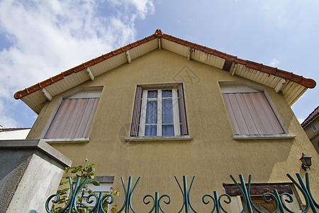 巴黎城市住房窗户水泥栅栏晴天建筑学别墅天空建筑房子家庭图片
