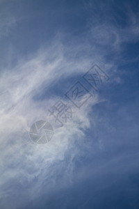 蓝天上的白云季节性天气水分晴天白色气候多云气氛环境天空图片