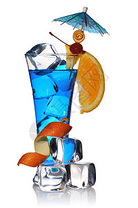 蓝库拉卡鸡尾酒玻璃蓝色反射苏打白色热带派对食物酒精稻草图片