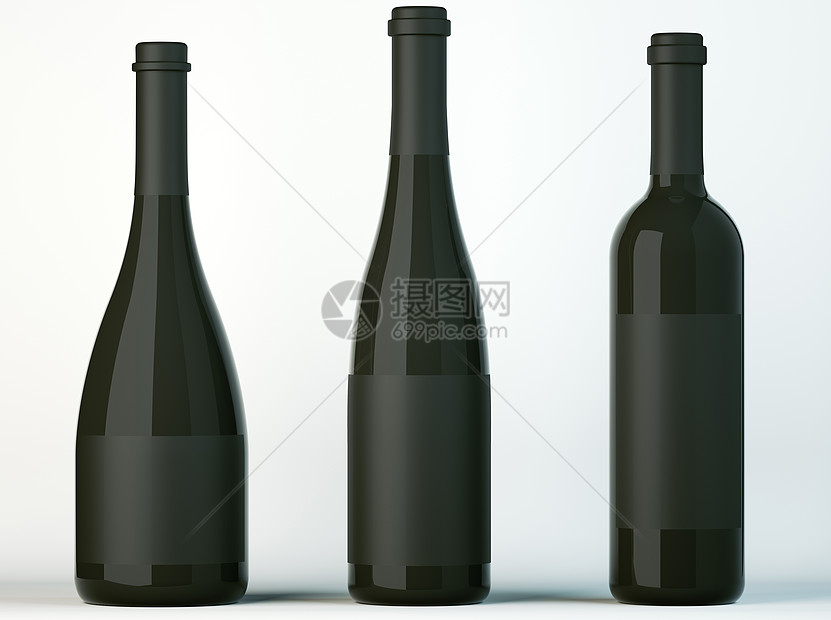 三瓶装有黑色标签的酒瓶图片