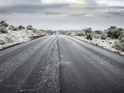 在阿里索纳的高速公路上雪雪图片