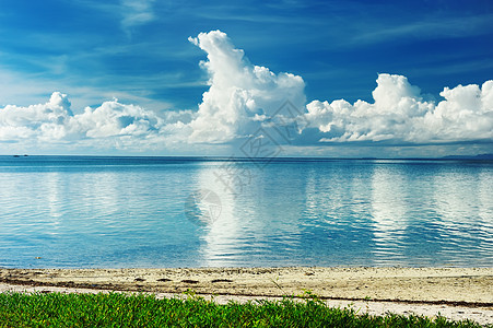 美丽的海滩海浪海岸线天空边缘假期风景热带地平线蓝色海洋图片