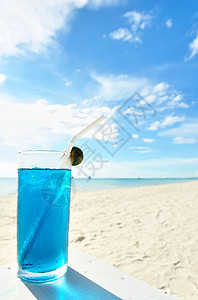 海滩鸡尾酒海景玻璃海洋旅行液体蓝色果汁天空茶点假期图片