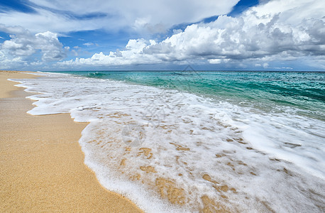 美丽的海滩海洋热带假期地平线天空荒野蓝色冲浪边缘处女图片
