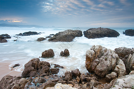 西班牙坎塔布里亚Liencres海滩海洋留置力量水平天空海浪岩石公园图片