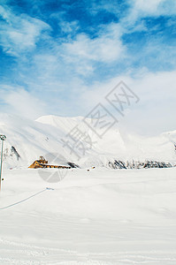 明亮的冬天天雪山天空蓝色场景冰川阳光旅行山脉岩石顶峰假期图片