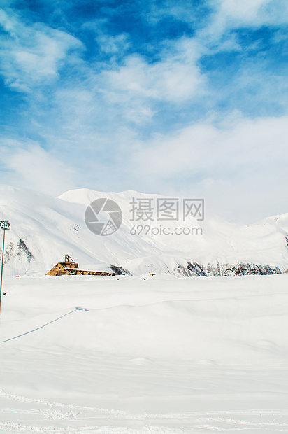 明亮的冬天天雪山天空蓝色场景冰川阳光旅行山脉岩石顶峰假期图片