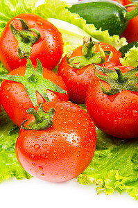 黄瓜和西红柿准备吃沙拉红色食物白色饮食茶点感恩生产盘子绿色蔬菜图片