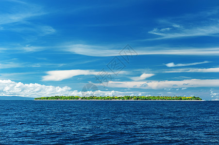 无人居住的岛屿假期异国情调棕榈地平线天空蓝色环礁海岸线荒野图片