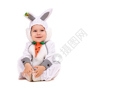 小男孩装扮成兔子图片