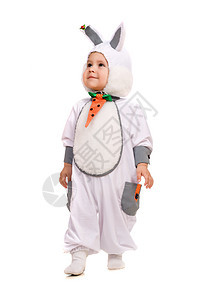小男孩打扮成兔子 孤立无援图片