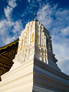 传统泰国风格的白色stupa2图片