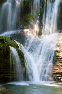 Pe aladros瀑布荒野太阳岩石山谷绿色运动图片