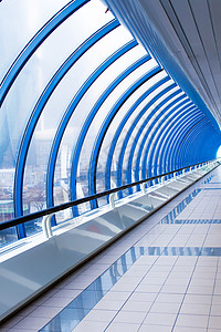步行桥玻璃建筑办公室窗户商业晴天大厦蓝色公司城市图片