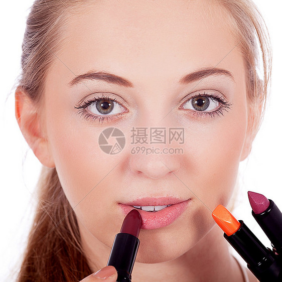 美貌美丽的女人 在脸上化妆化妆品眼睛奢华肤色女士嘴唇眼影刷子口红女孩图片