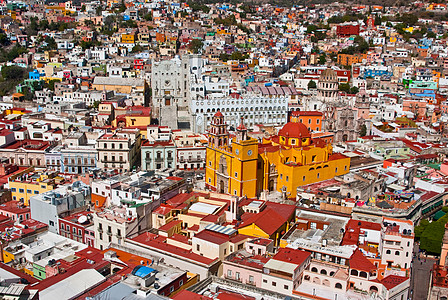 墨西哥瓜纳华托最顶尖的殖民建筑背景