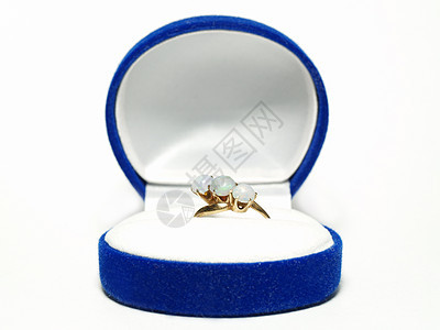 环在一个蓝盒子里水晶首饰珠宝珍珠婚姻艺术宝石戒指礼物金属图片