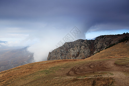 德默吉山云层 阿鲁斯塔 克里米亚 乌克兰季节风景热带场景蓝色石头旅行地平线支撑爬坡图片