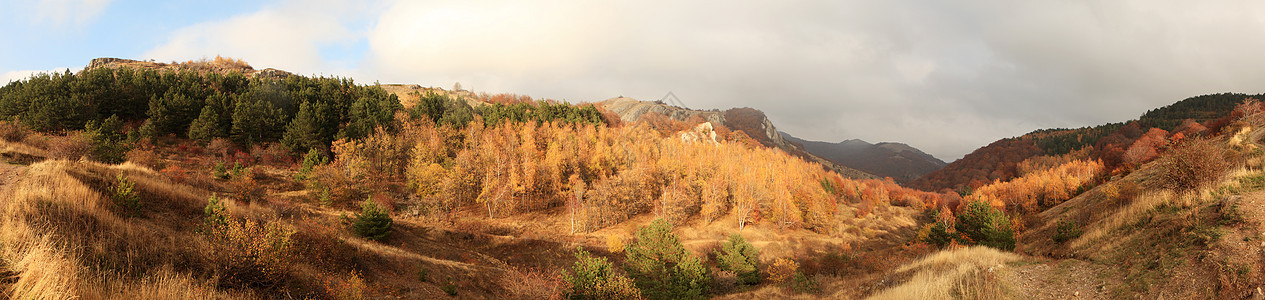 德默吉山云层 阿鲁斯塔 克里米亚 乌克兰蓝色季节爬坡热带全景地平线支撑天堂海岸石头图片