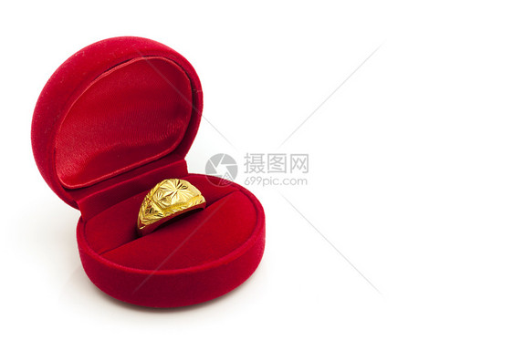 带金环的红色天鹅绒盒金属礼物戒指首饰美丽珠宝金子宝石庆典结婚图片