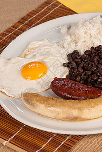哥伦比亚午餐猪肉油炸菜豆美食豆子拉丁主食香蕉主菜服务图片