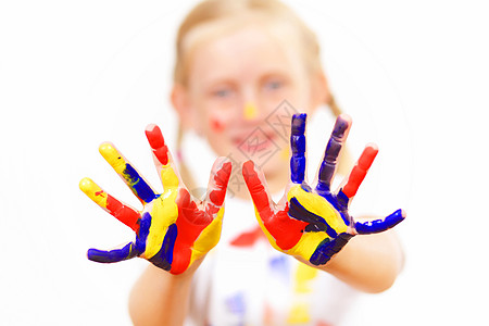 手上涂着油漆的幸福的孩子创造力女孩乐趣教育快乐画家绘画艺术品身份指纹图片