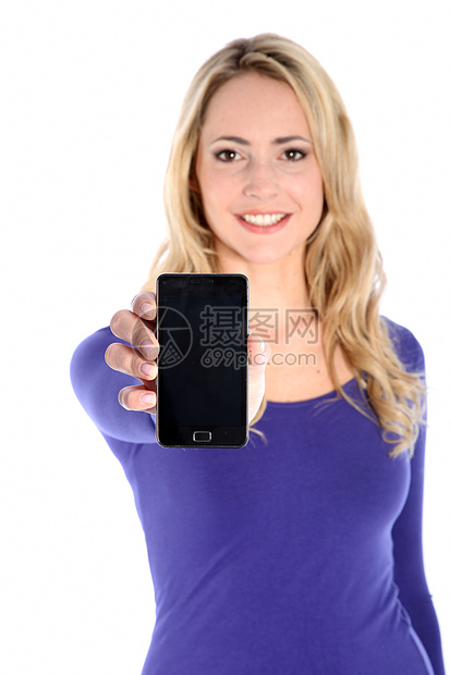 微笑的年轻金发女青年手机图片