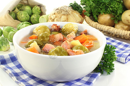 布鲁塞尔芽炖菜蔬菜熏肉甘蓝萝卜青菜香菜盘子土豆午餐球芽图片