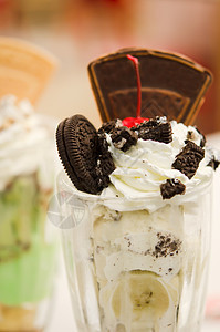 冰淇淋白色巧克力黑色甜点食物饼干美食奶油棕色红色图片